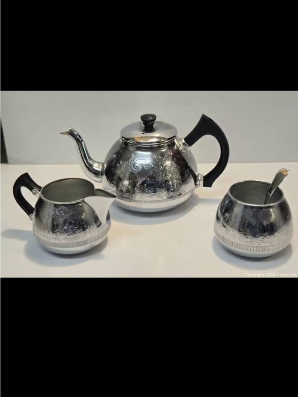 Beautiful Vintage Swan Brand The Charleton